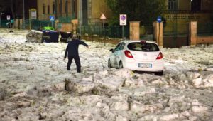 Rom im Unwetter-Chaos: Eisschollen blockieren Straßen der Stadt