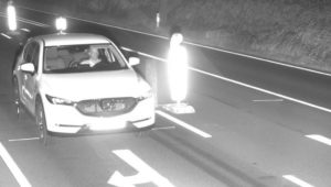 Autofahrer wird in Mazda CX-5 geblitzt – jetzt sucht ihn die Polizei unter Hochdruck