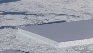 Wer war das? Irre Nasa-Fotos zeigen rechteckigen Eisberg in der Antarktis