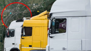 Polizei kontrolliert Lkw – Schock bei Blick auf Beifahrersitz