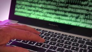 Hackerangriff: Horst Seehofer verteidigt sich und seine Behörden