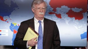 Venezuela: Bolton löst mit Zettel Spekulationen über US-Militäreinsatz aus
