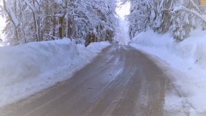 Wetter-Chaos im Newsblog: 57-Jähriger stirbt in Österreich beim Schneeräumen