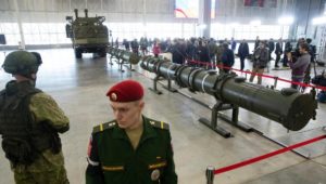 Russisches Militär zeigt neue Mittelstreckenrakete – INF-Vertrag gebrochen?