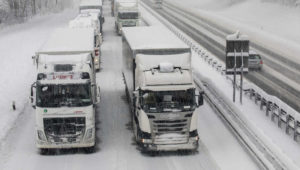 Brennerautobahn nach starken Schneefällen wieder frei – doch „kritische Situationen bestehen weiterhin“
