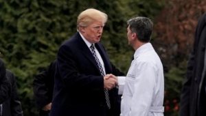 Trotz Pentagon-Ermittlungen: Trump ernennt seinen Ex-Hausarzt zum Berater