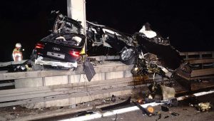 Mit 560 PS gegen Mast! Audi-Fahrer tot – Horror-Unfall schockiert selbst erfahrene Einsatzkräfte