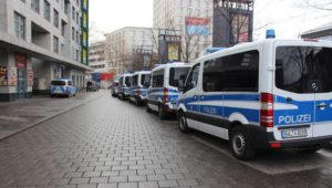 Razzia mit 600 Polizisten: Schlag gegen internationale Bande – 3 Festnahmen