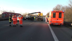 Schrecklicher Unfall auf A7: Fünf Kinder verunglücken bei Massen-Crash auf Autobahn