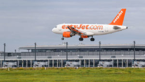 Panik an Bord von easyJet-Flieger: Passagier will Tür aufreißen