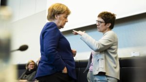 Bundeskanzlerin Merkel ablösen – Kramp-Karrenbauer sucht Zeitpunkt