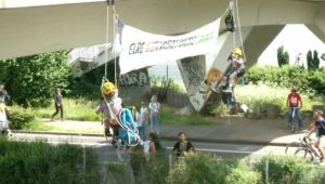 „Fridays for Future“-Proteste in Aachen: Kinder seilen sich von Brücke ab