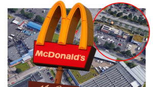 Kassel: McDonalds-Horror: 35-Jähriger spricht junge Frau an – kurz darauf liegt er im Krankenwagen